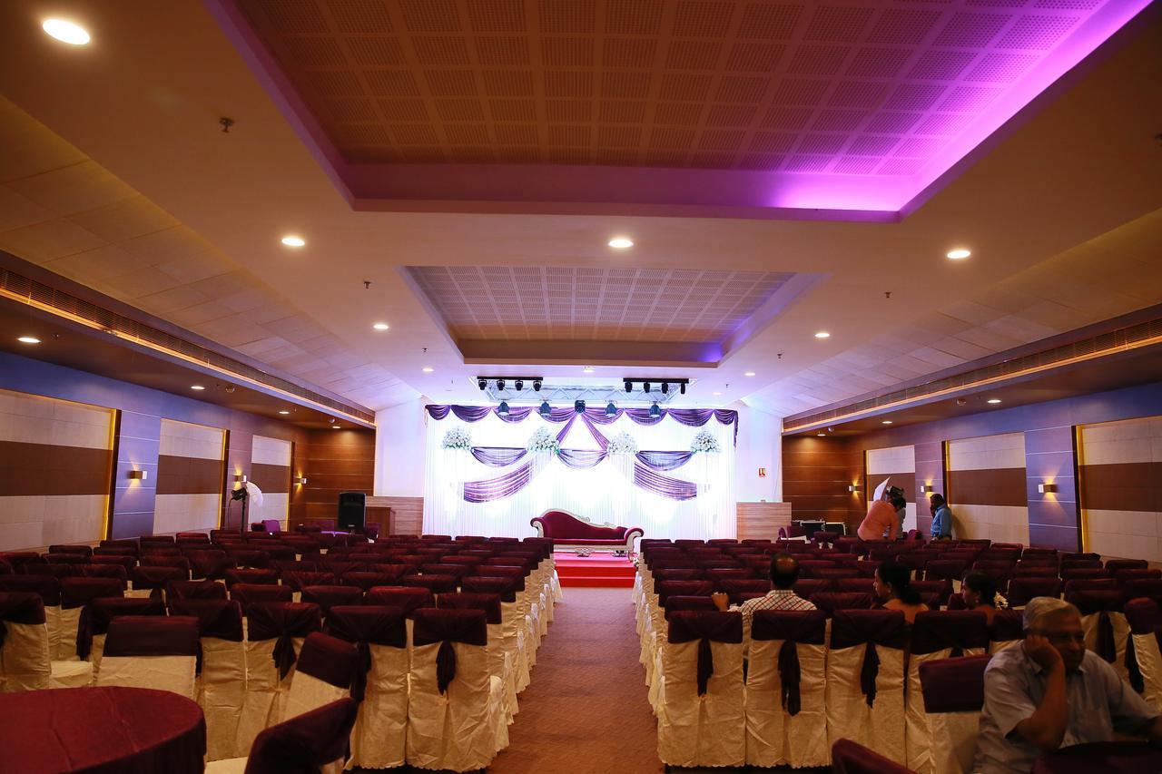KGA Elite Continental Hotel Tiruvalla Exterior foto