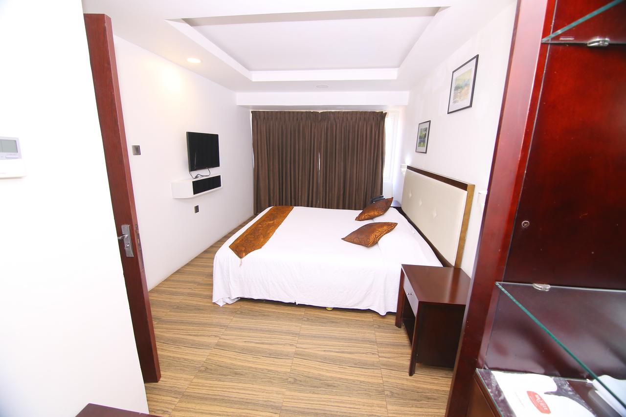 KGA Elite Continental Hotel Tiruvalla Exterior foto