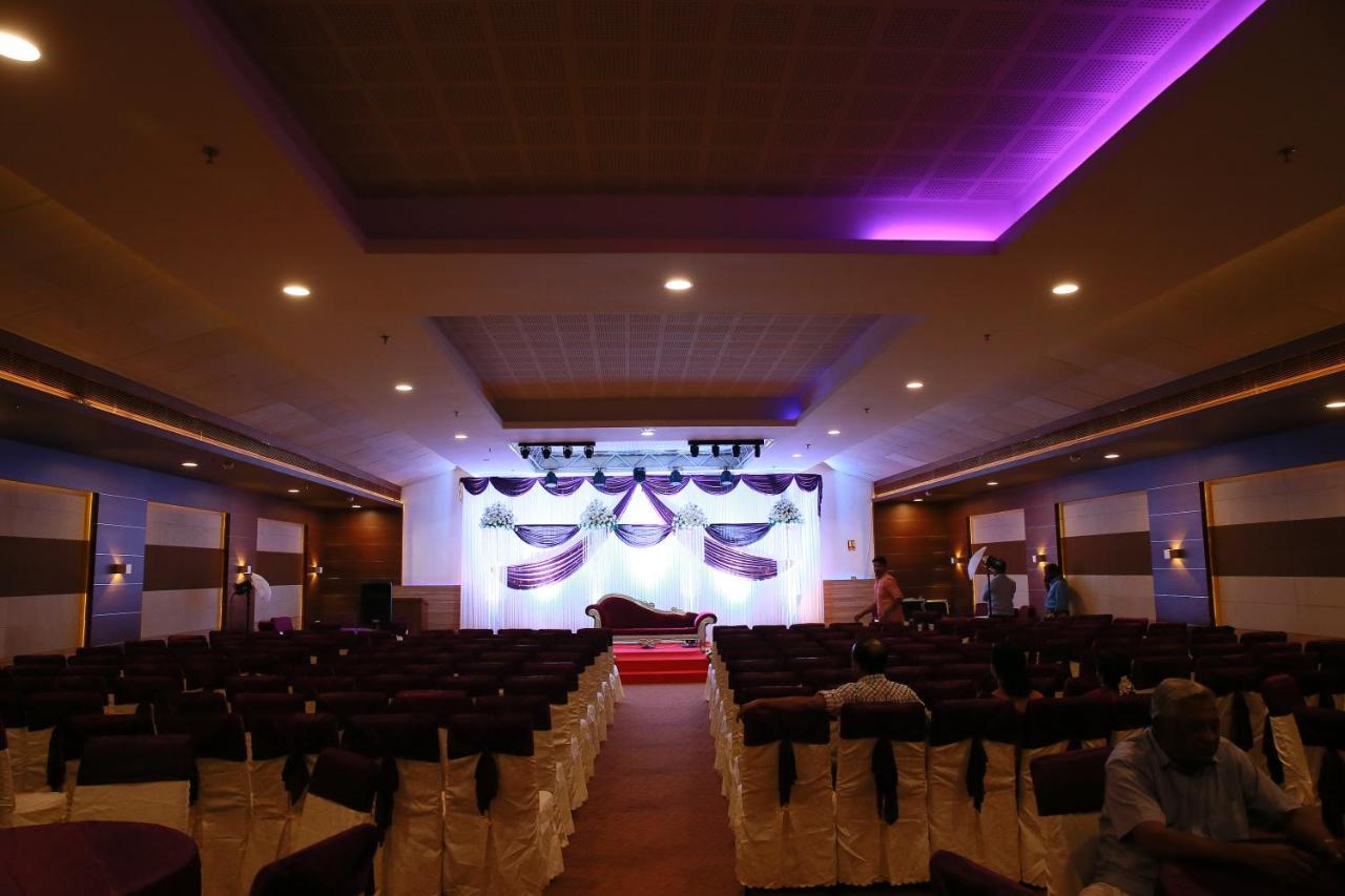 KGA Elite Continental Hotel Tiruvalla Exterior foto