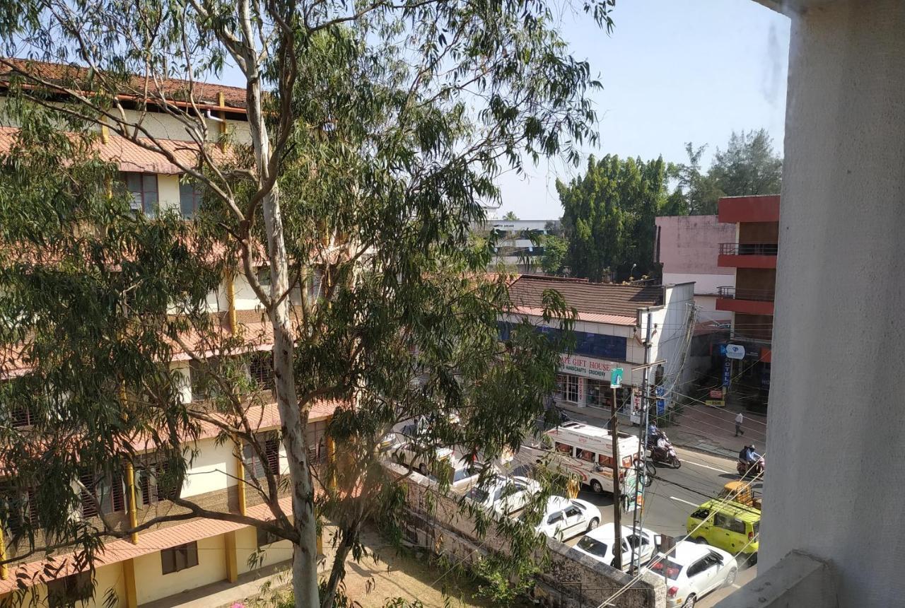 KGA Elite Continental Hotel Tiruvalla Exterior foto